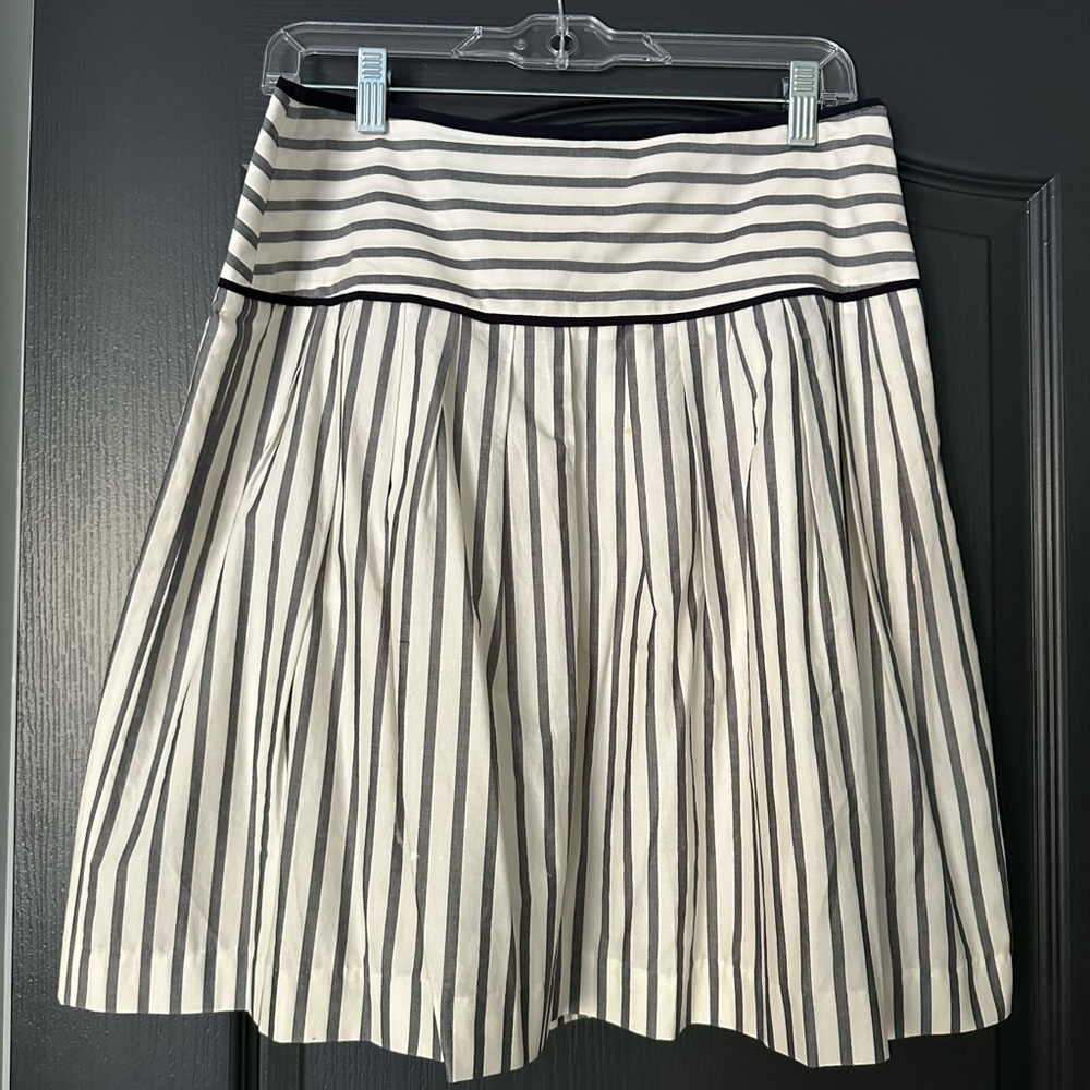 Ann Taylor striped gray and white cotton skirt | size 6